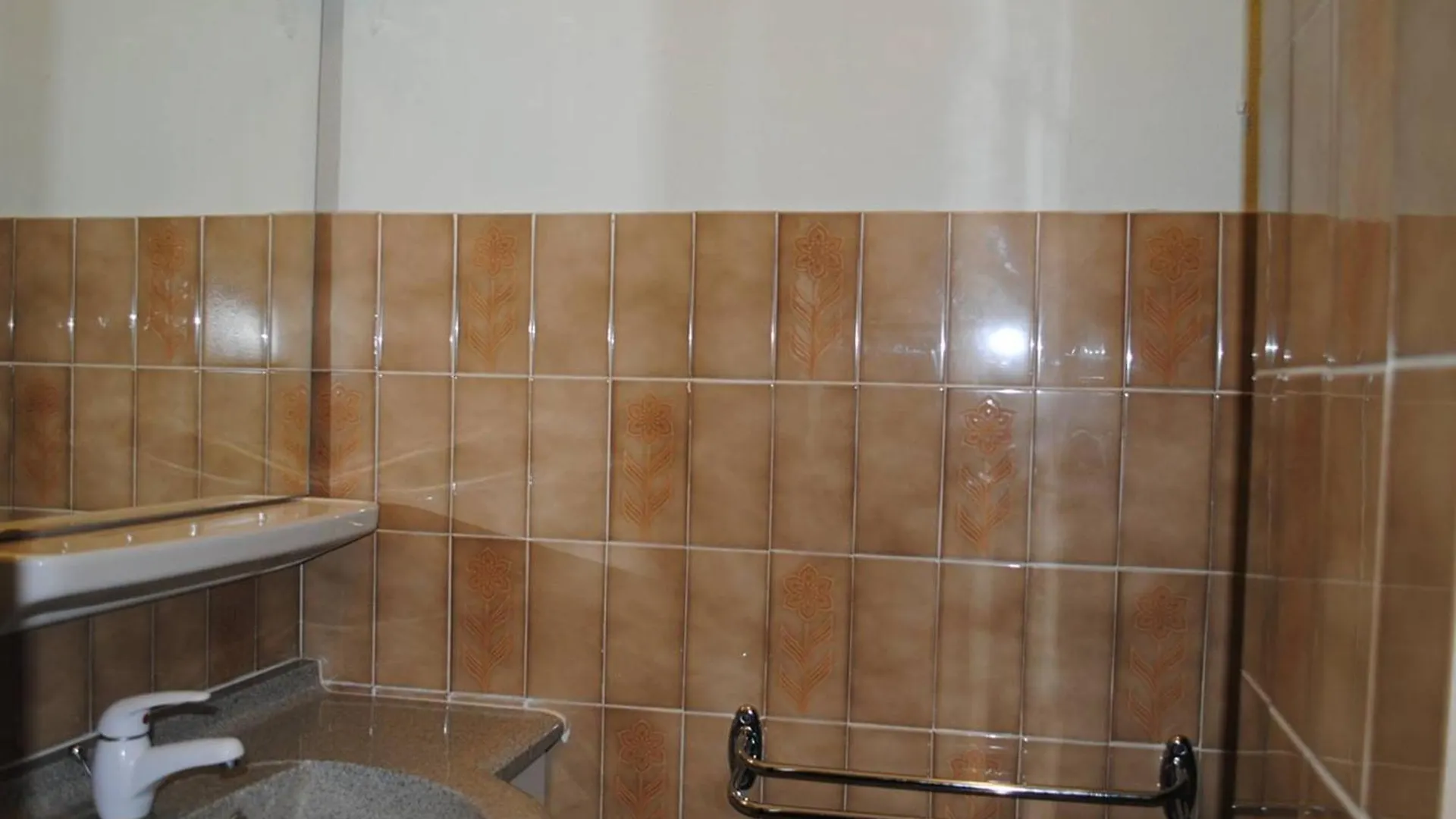 Appartement Avec Piscine Et Tennis, 2 Ch, Terrasse, Parking, Wifi - Proche Plage, Le Lavandou - Fr-1-251-794 0*,  France